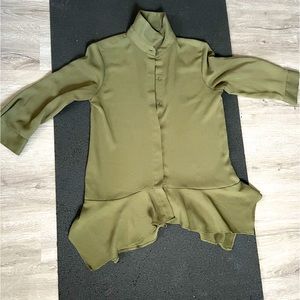 Simply Vera Wang XS super comfortable long waist flare shirt blouse. XS